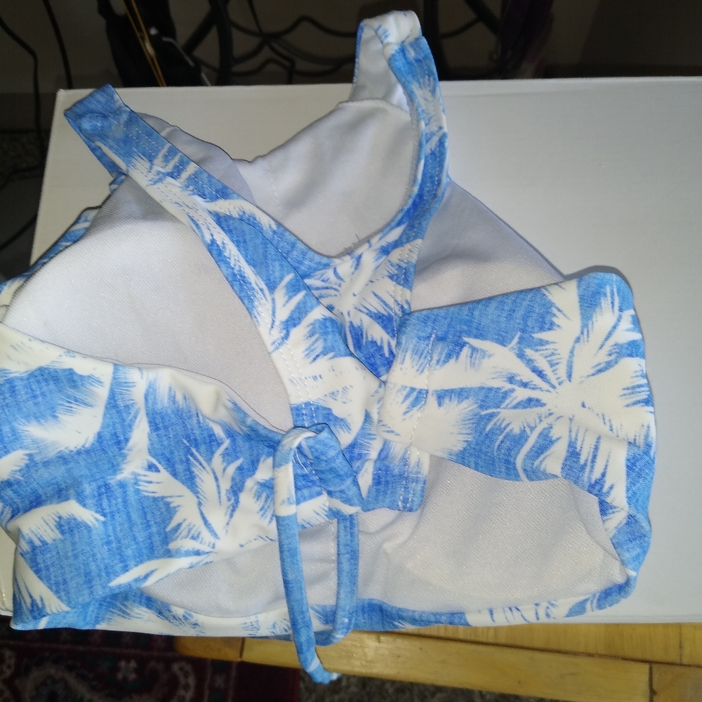 Bathing suit - Picture 6 of 7
